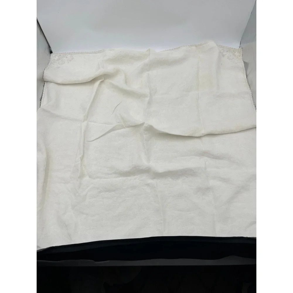2 Table Sized Vintage‎ Linens